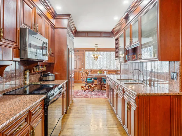 3821 Avenue S image 11 of 42