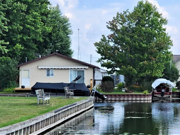 103 Utah Ave, Houghton Lake, MI 48629