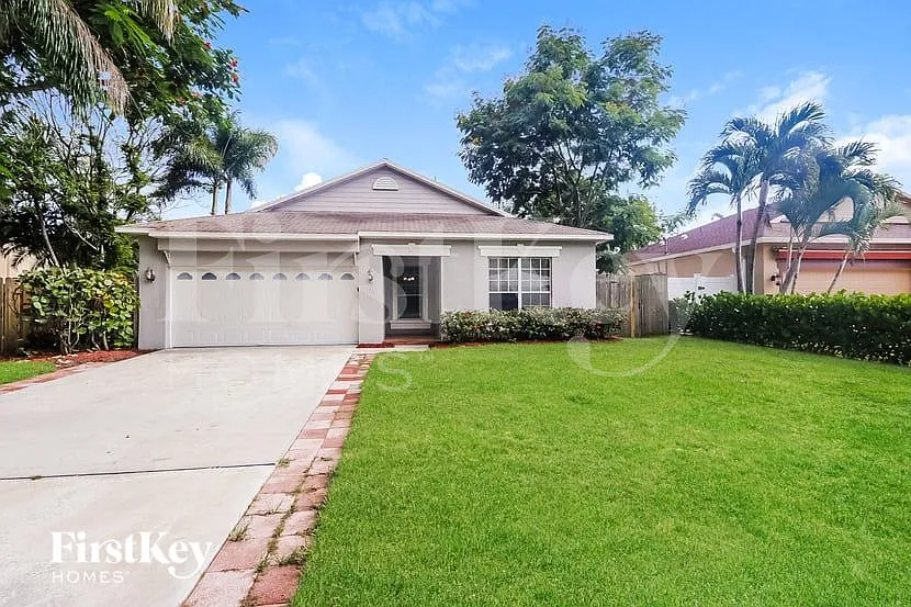 3 bed, 2.0 bath, 1400 sqft, $2,935 — Photo 2