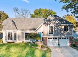 10211 Bradshaw St, Lenexa, KS 66215