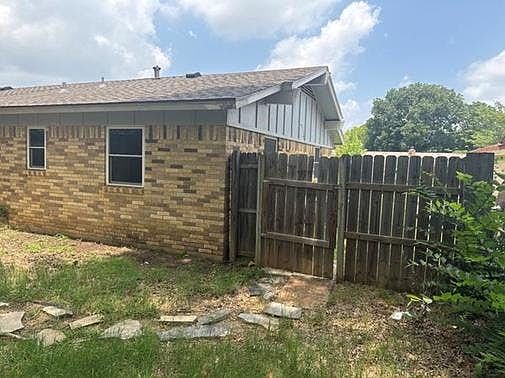 4th image of 629 Meadowcrest Dr