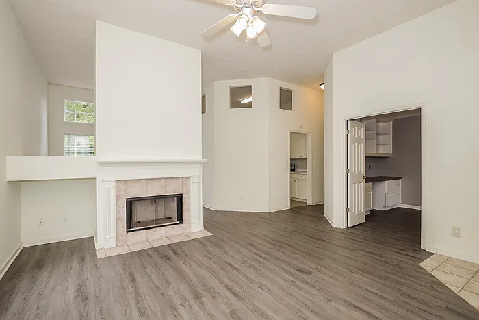 3 bed, 2.0 bath, 2043 sqft, $2,075 — Photo 3