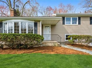 6 Tommys Ln, Norwalk, CT 06850