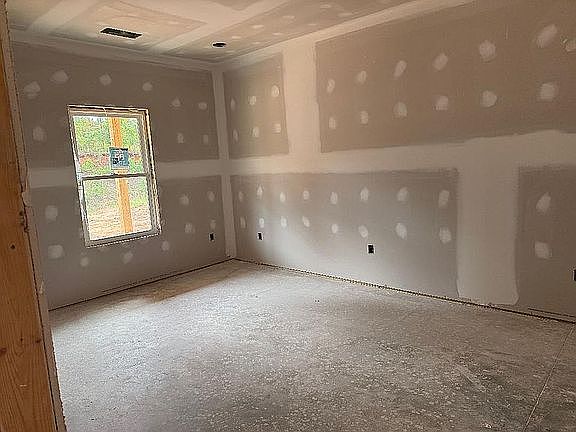 4th image of 456 Lake Laurel Rd