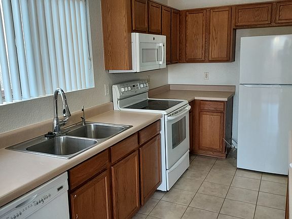 2nd image of 10114 N Blue Crossing Way