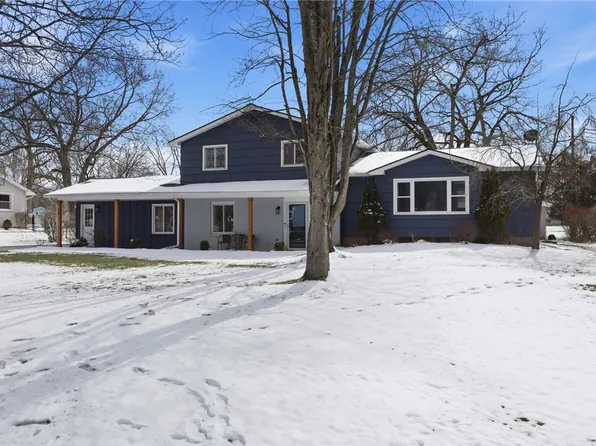 93 Parkmeadow Dr, Pittsford, NY 14534