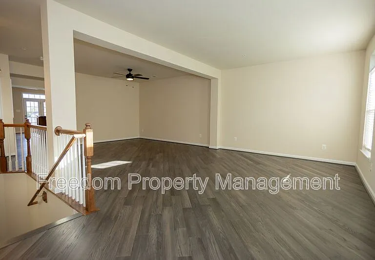 7408 Brunson Cir — Photo 2