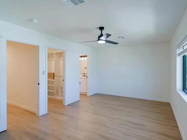 2502 E Paradise Ln #1 — Photo 16