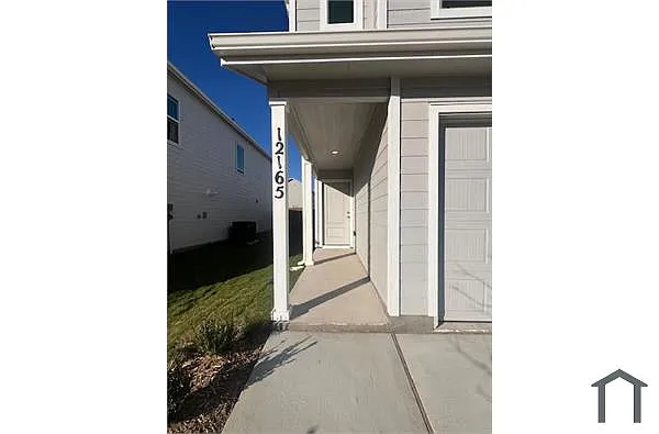 Building Photo - 12165 Steeplechase Dr