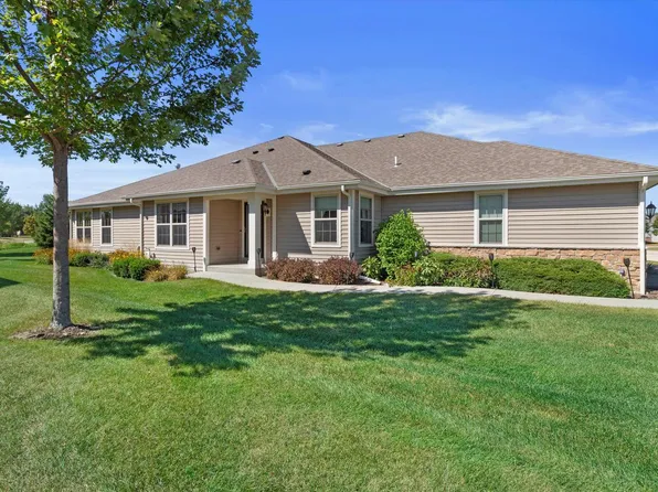 2708 Portage CIRCLE, Waukesha, WI 53189
