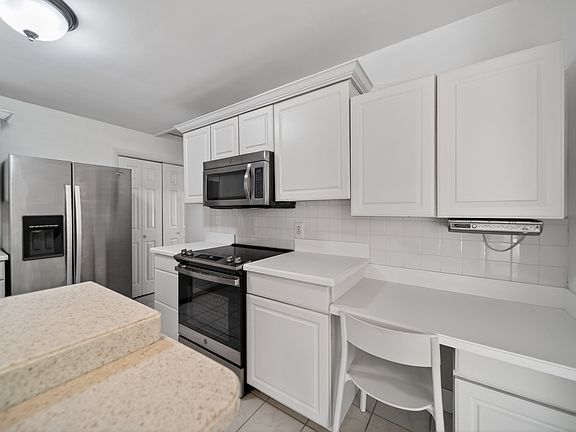 4th image of 6743 Knollwood Dr