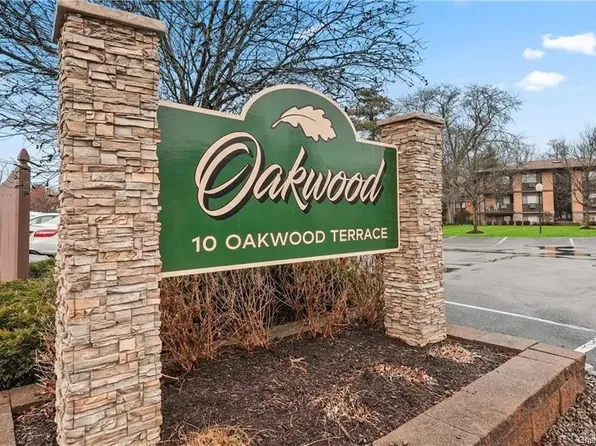 10 Oakwood Terrace #52, New Windsor, NY 12553