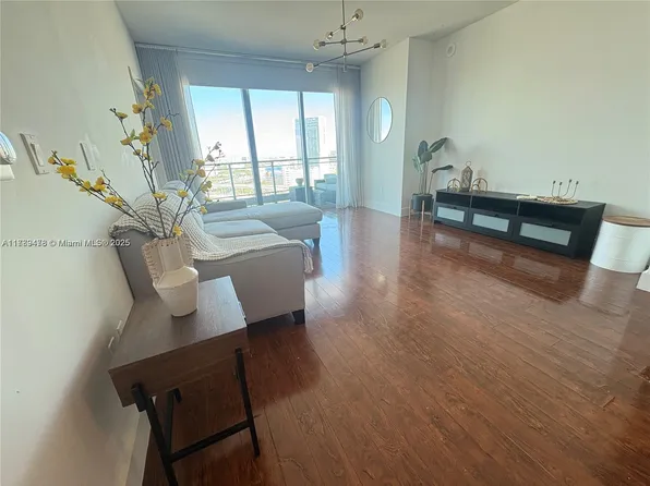 90 SW 3rd St APT 2010, Miami, FL 33130