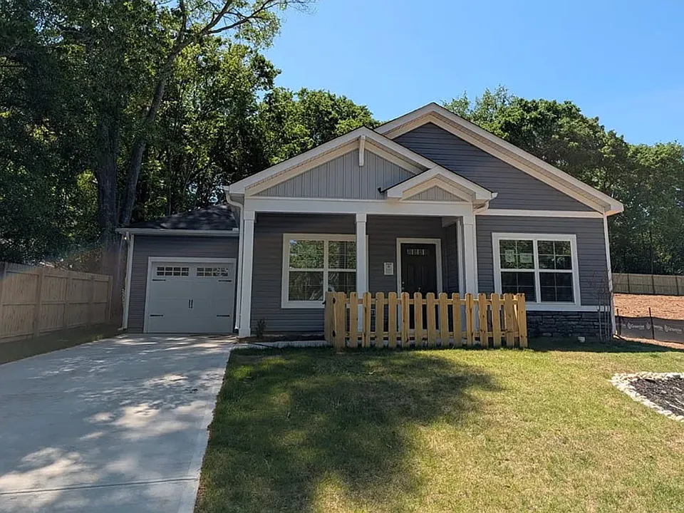 7 Iola St