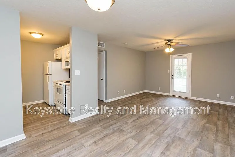 Royster Lane — Photo 4