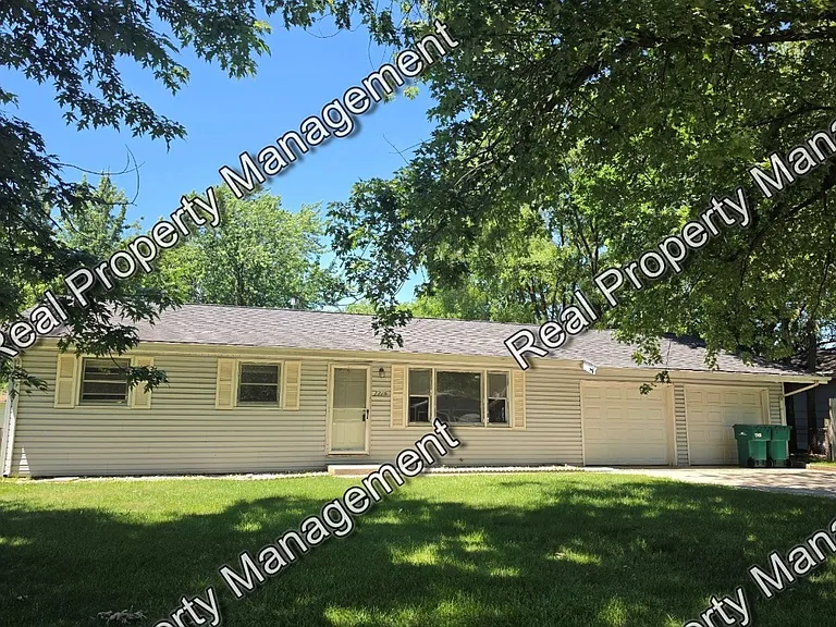 7716 Noble St — Photo 1