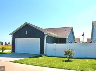 6 Garden Cottage Ln, Grinnell, IA 50112