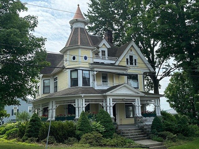 1st image of 60 E Fassett St