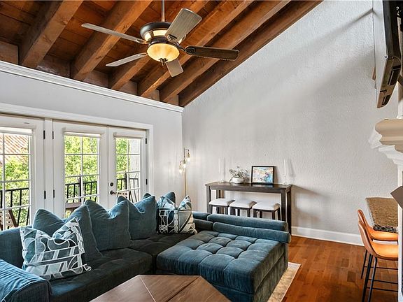 3rd image of 1111 W 46th St APT 26