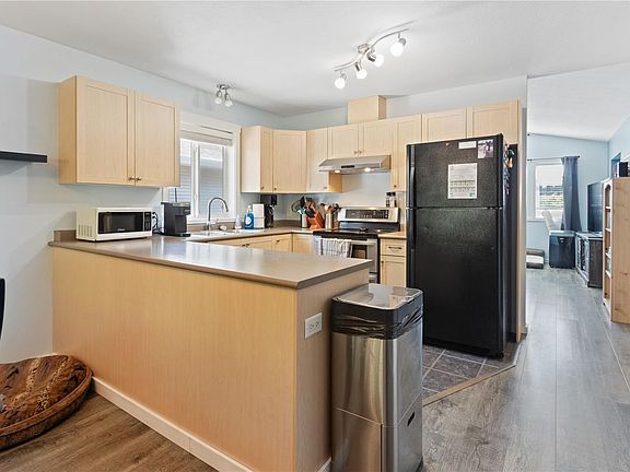 2nd image of 614 Oakwood Rd
