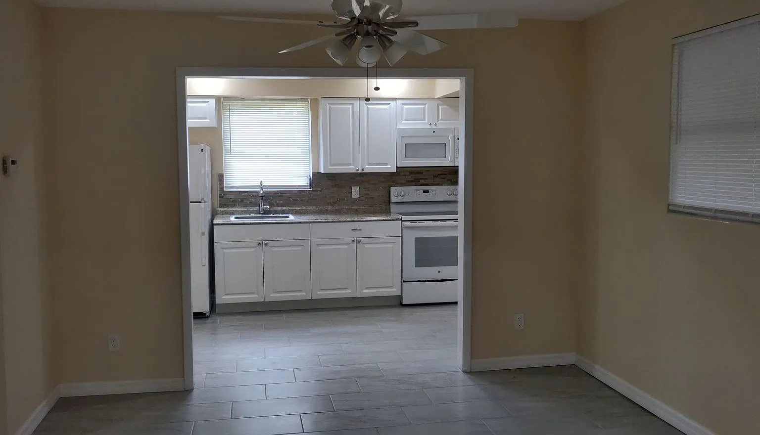 Two bedroom two bath remodeled home — Photo 4