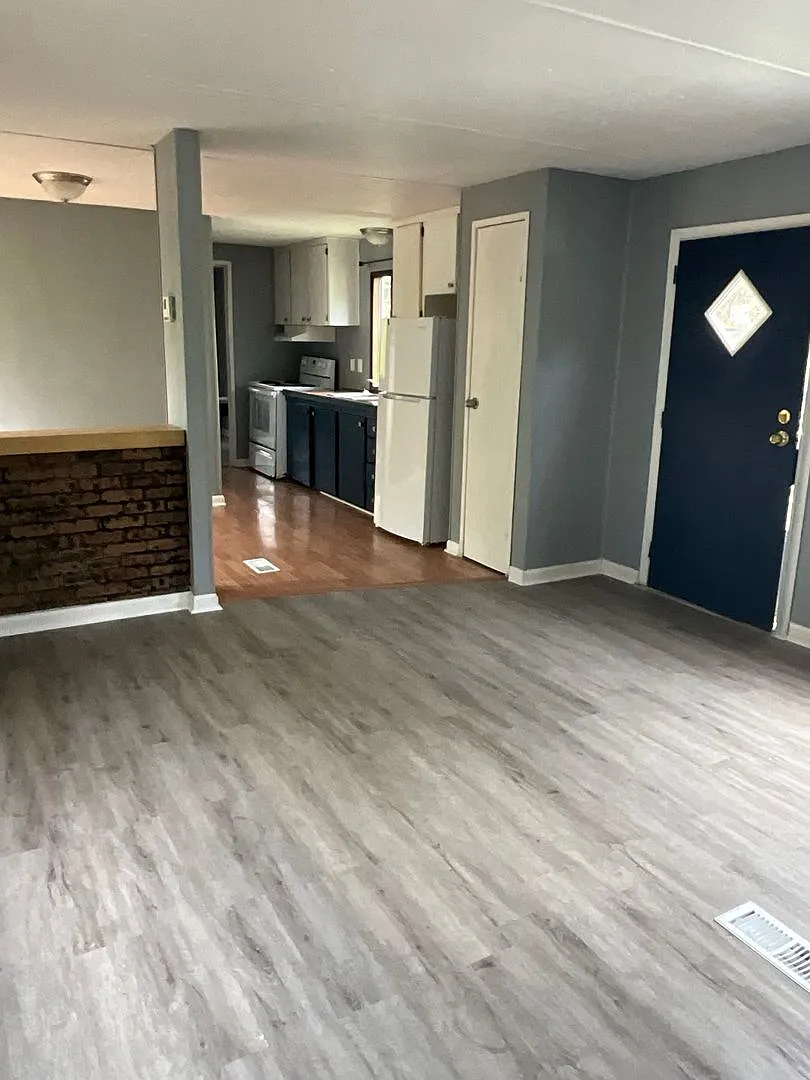 Find Your Next Pet-Friendly Home in Johnson City New & Budget-Friendly Options — Photo 1