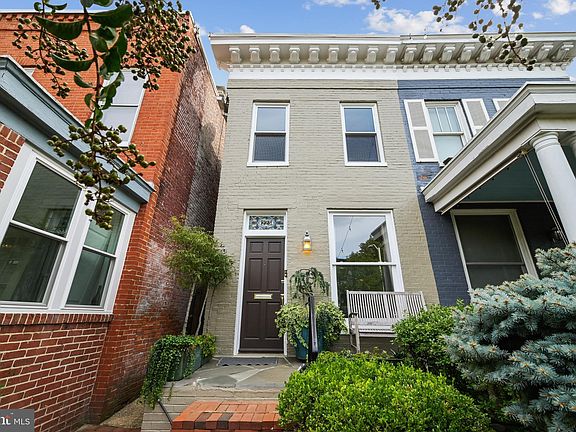 2nd image of 225 E Montgomery St