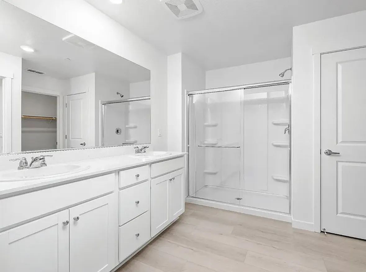 5 bed, 2207 sqft, $3,595 — Photo 2