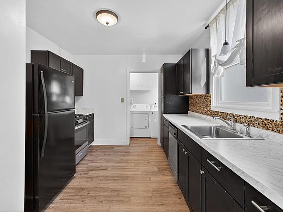 3rd image of 629 Brooks Ave