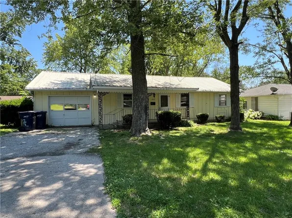 1003 Columbia Ave, Sweet Springs, MO 65351