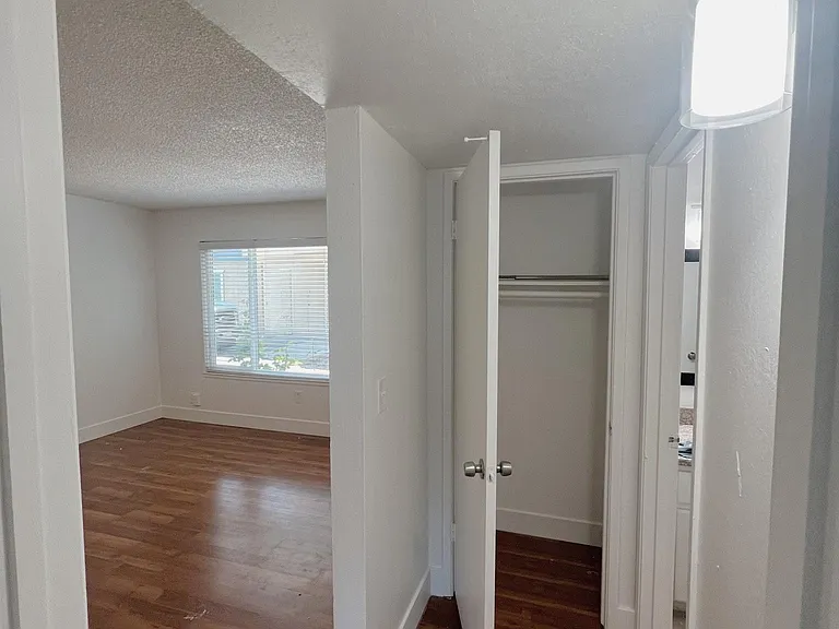 2515 V St #7 — Photo 2