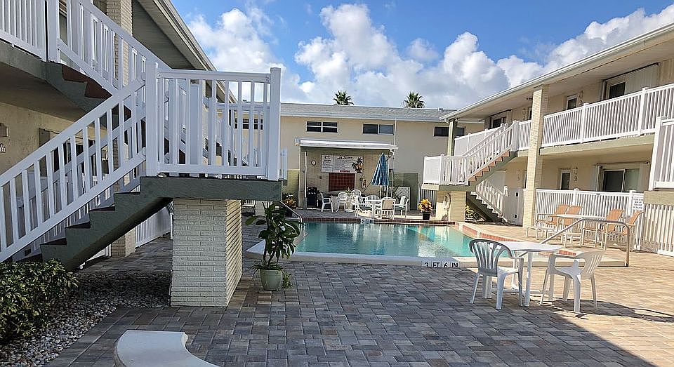 Pool and picnic area