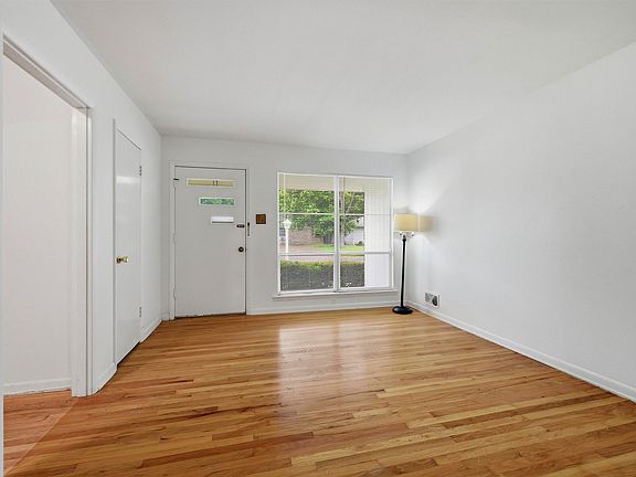 4th image of 1119 W McGee St