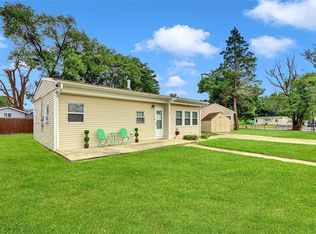 1 Somerset Rd W, Amityville, NY 11701