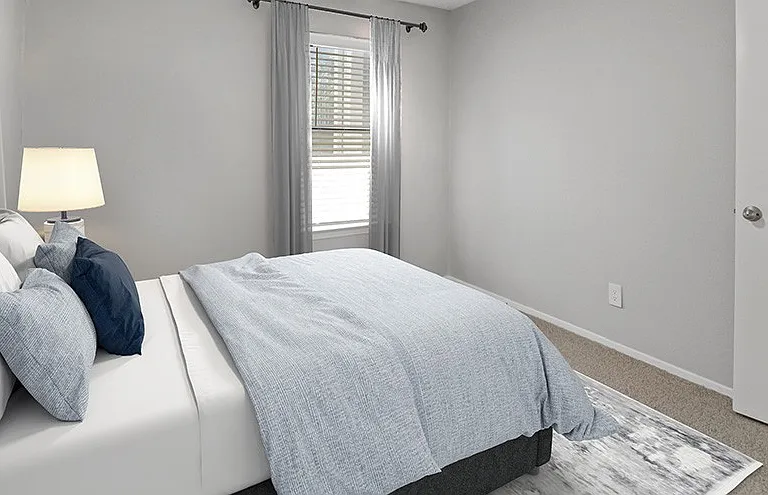 Hollytree Apartments — Photo 12