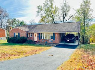 955 Norbourne Ave, Vinton, VA 24179