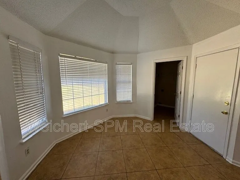 5616 Autumn Valley Dr — Photo 17