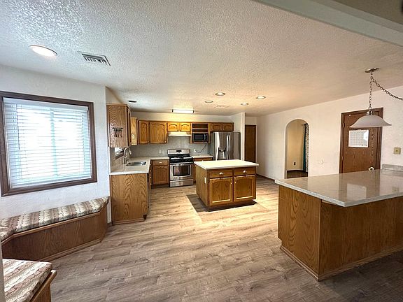 4th image of 1319 W 18th Pl
