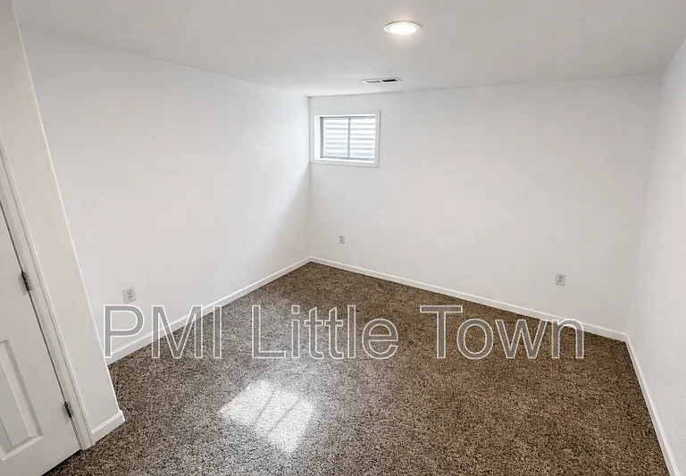8975 S Coyote St — Photo 15