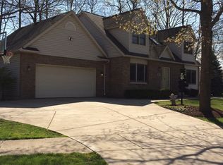 802 Cove Cir, Porter, IN 46304