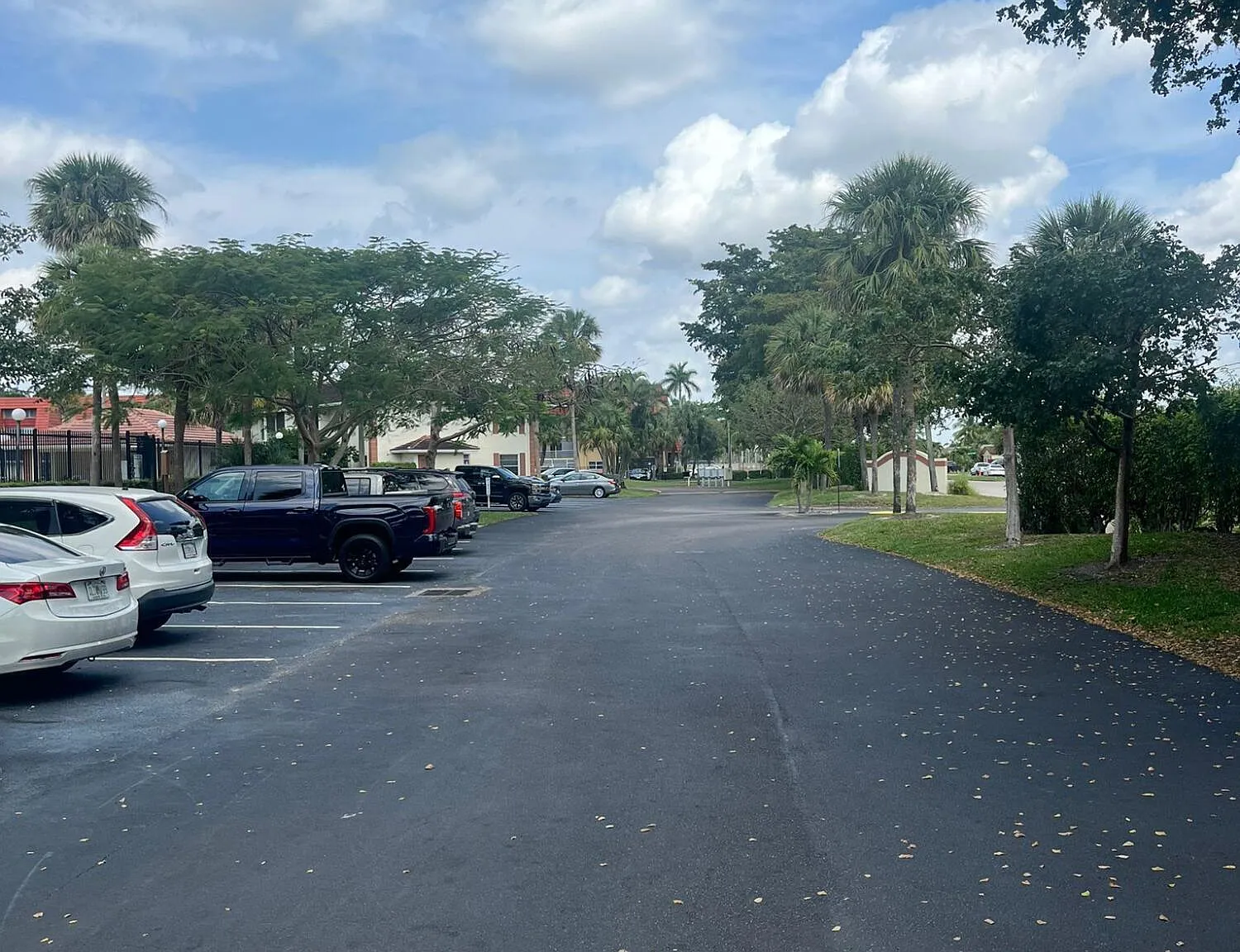 3 bed, 2.0 bath, 972 sqft, $2,400 — Photo 3