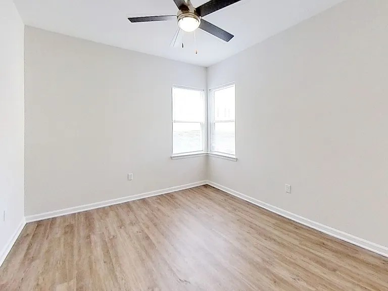 Carolina Heights — Photo 12