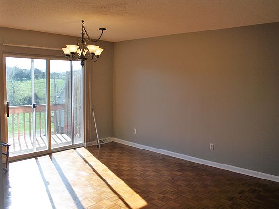 5th image of 306 Hallbrook Dr #18