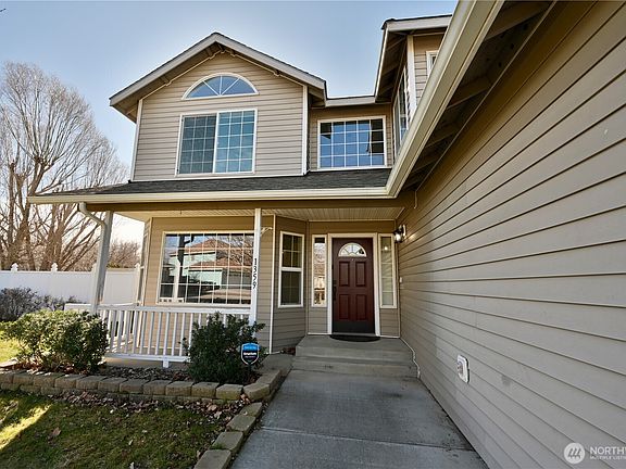 2nd image of 1359 Yost Circle NE