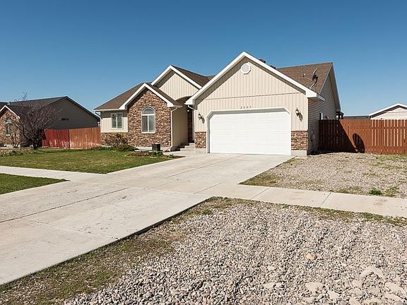 2nd image of 2067 N Edmiston Dr