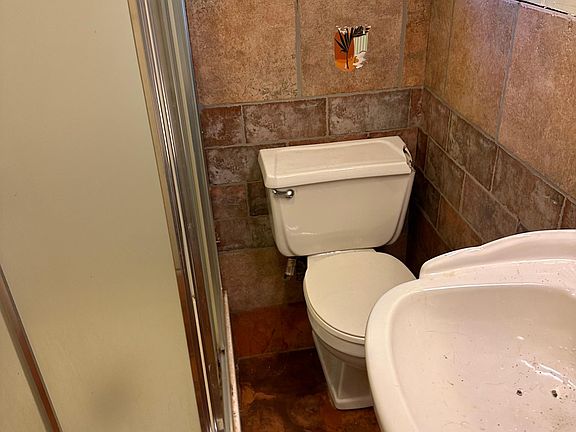 2nd image of 2827 Iowa St #B
