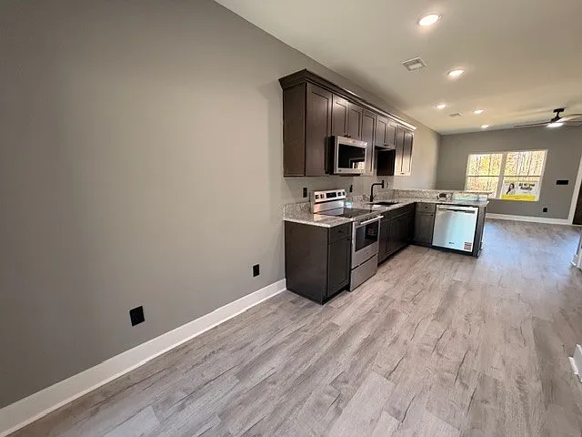 3 bed, 2.5 bath, 1489 sqft, $1,950 — Photo 4