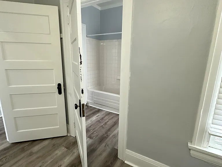 607 E 5th St #15 — Photo 18