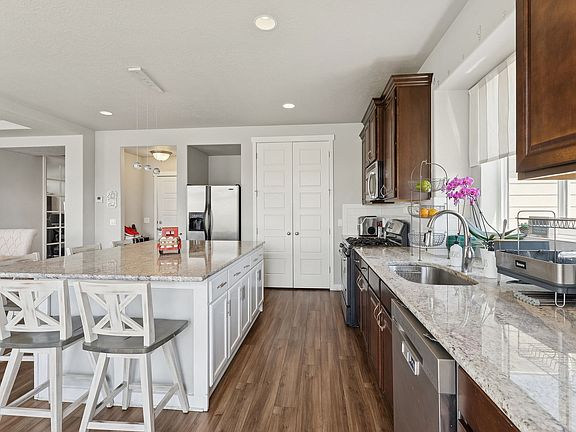 5th image of 979 Cold Creek Way