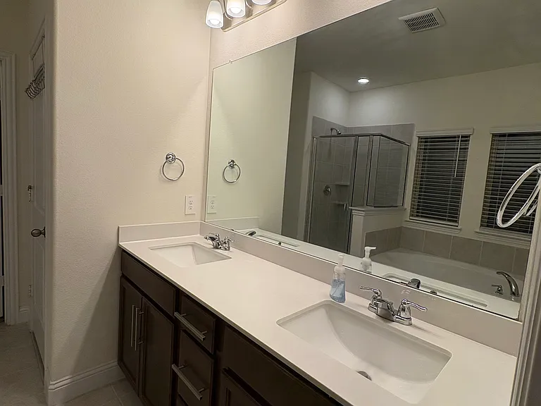414 Parkford Dr — Photo 5